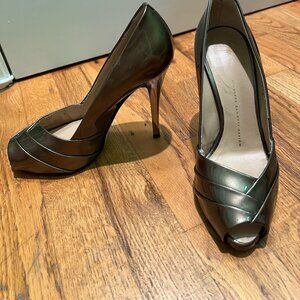 Giuseppe Zanotti Sharon Peep toe heels. Patent Leather in Bronze. Size 38.5,